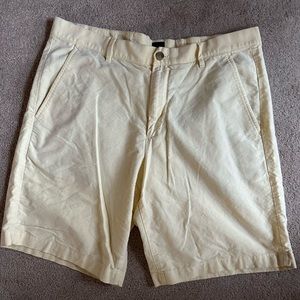 Gap Mens NWOT 36 waist Oxford shorts. 2 front and two rear buttoned pockets.